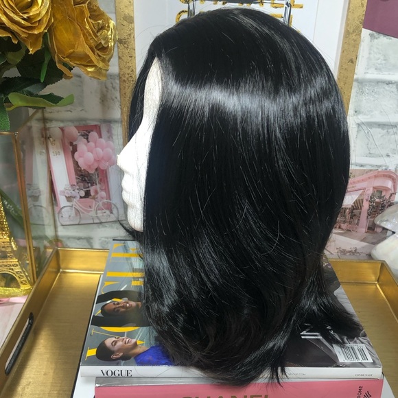 Black Shoulder Length Straight Wig - Picture 7 of 8